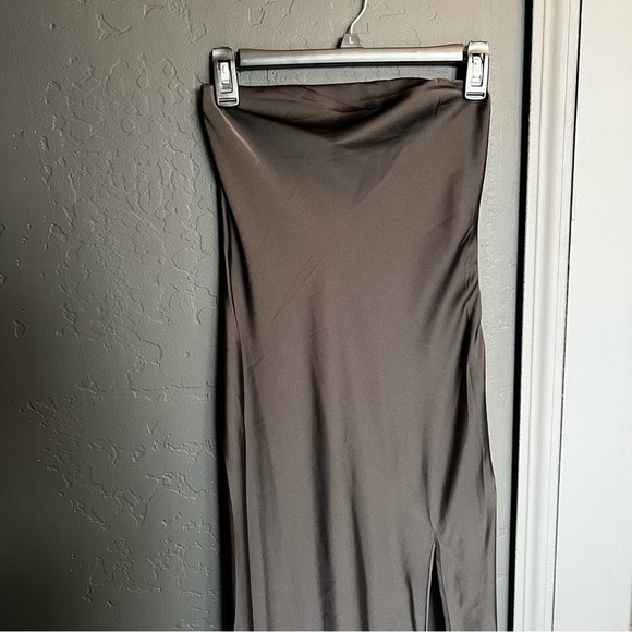 Forever 21 women maxi dress strapless, sexy Front Leg split Color Black Size S - Picture 4 of 6